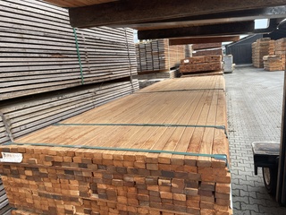 Ca. 552x Angelim Pedra Latten Geschaafd, 21x40mm, lengte 299/305cm, 25